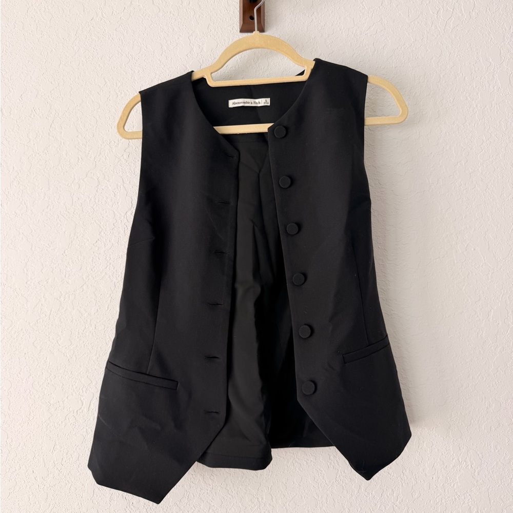 Abercrombie & Fitch Black Sleeveless Vest